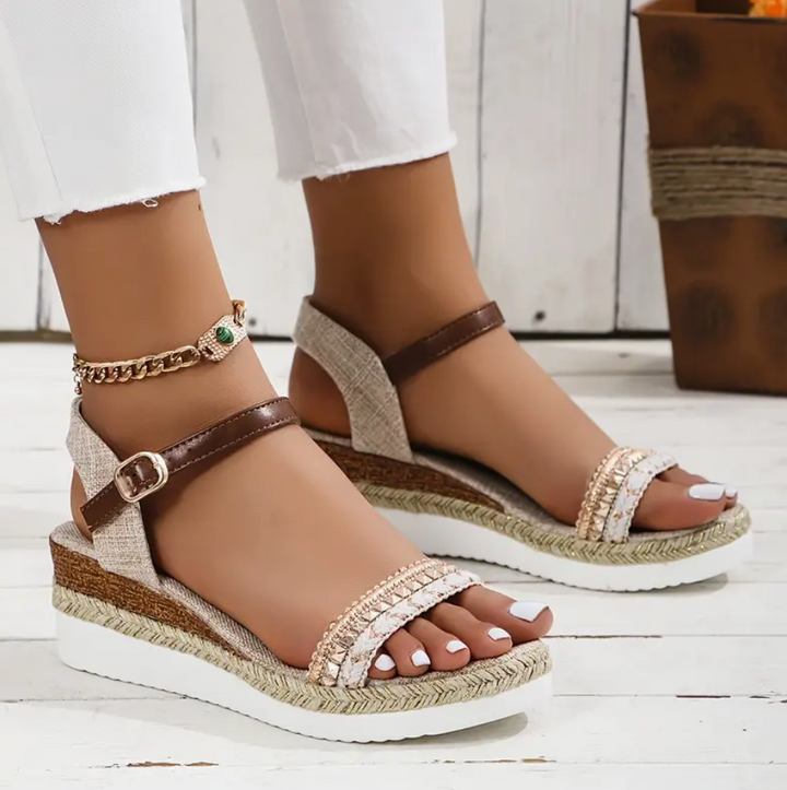 Sandalen met een open teen, Sleehak en Versierde studs