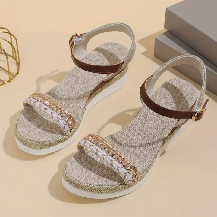 Sandalen met een open teen, Sleehak en Versierde studs